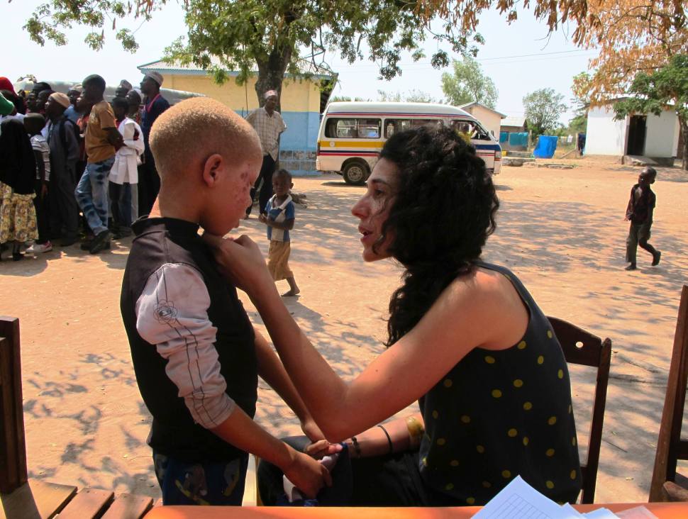 Mafalda en una de las distribuciones de la crema protectora.